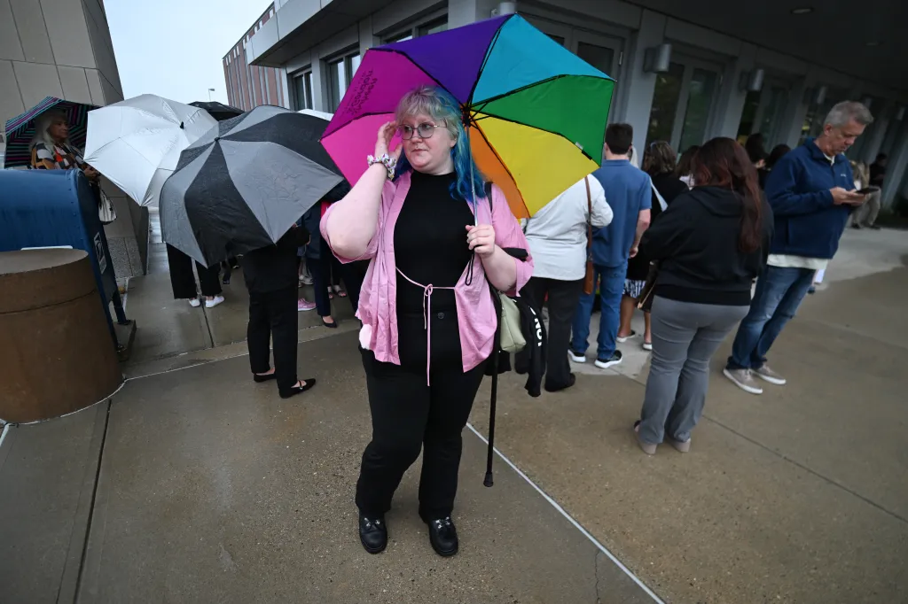 Peaches Greatwin of Concord, NH, a supporter of Lindsay Clancy, waits in line to enter Plymouth Superior Court on Friday, Aug. 21, 2026, in Plymouth, Mass.